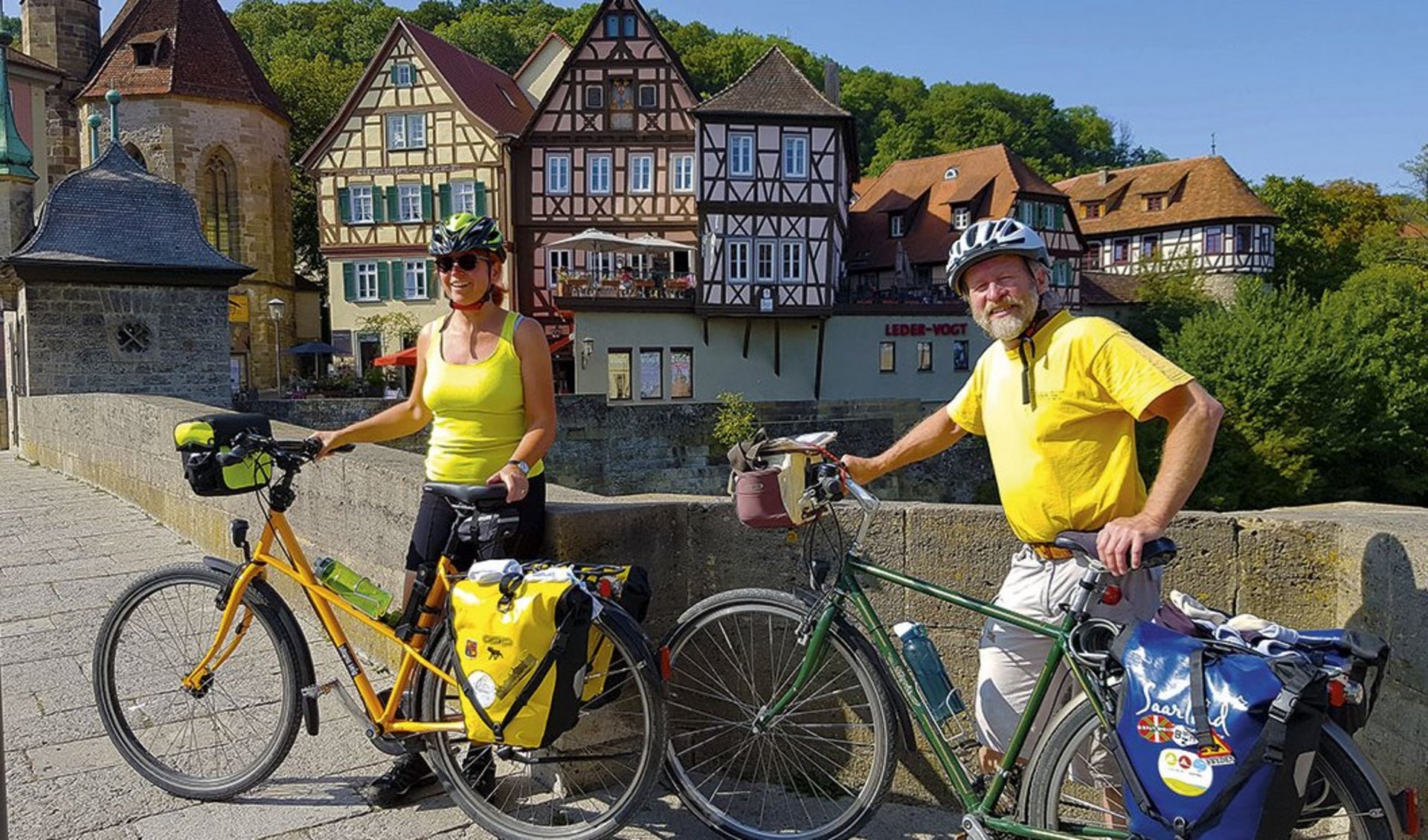 Familie Kaiser mit Roadster und SilberMöwe