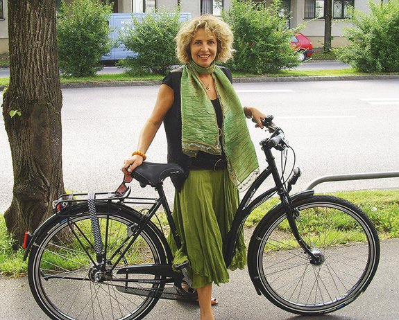 Gisela May mit ihrem Fahrrad Sprint